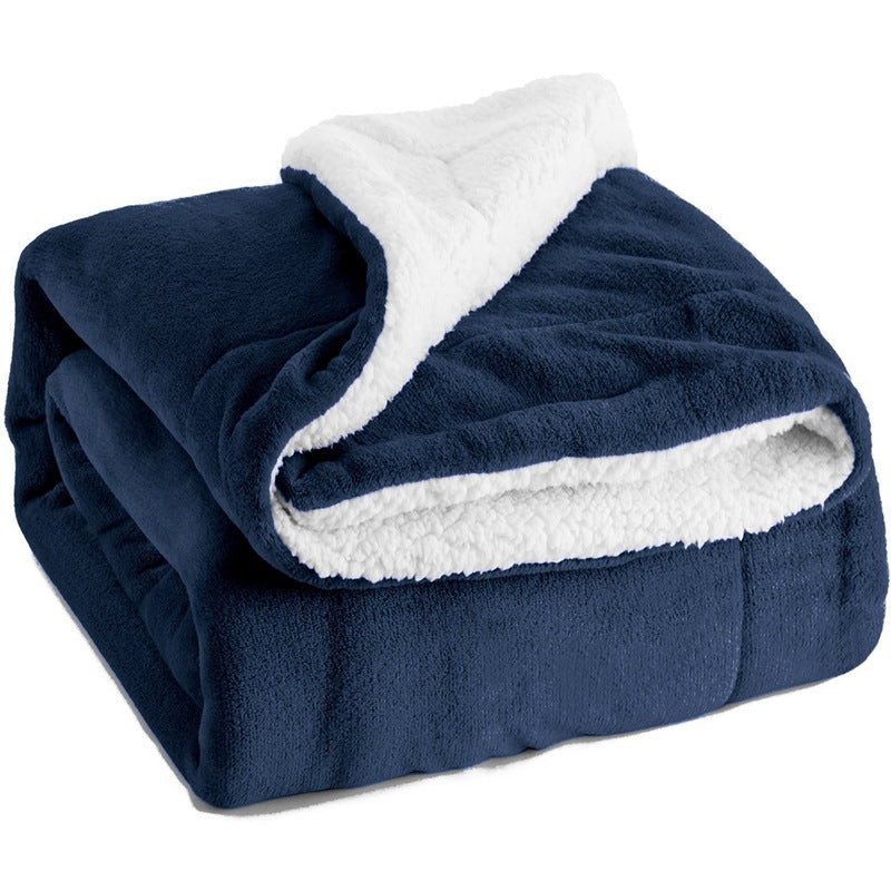 Fleece winter throw
Cozy sherpa bed blanket