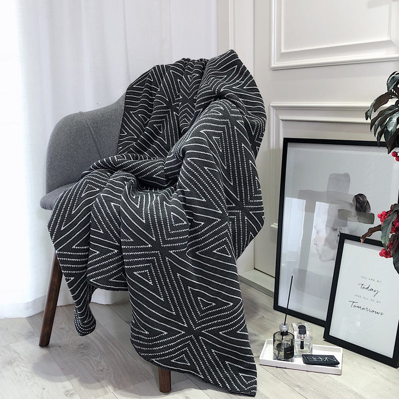 Knitted woollen throw
Scandinavian style blanket