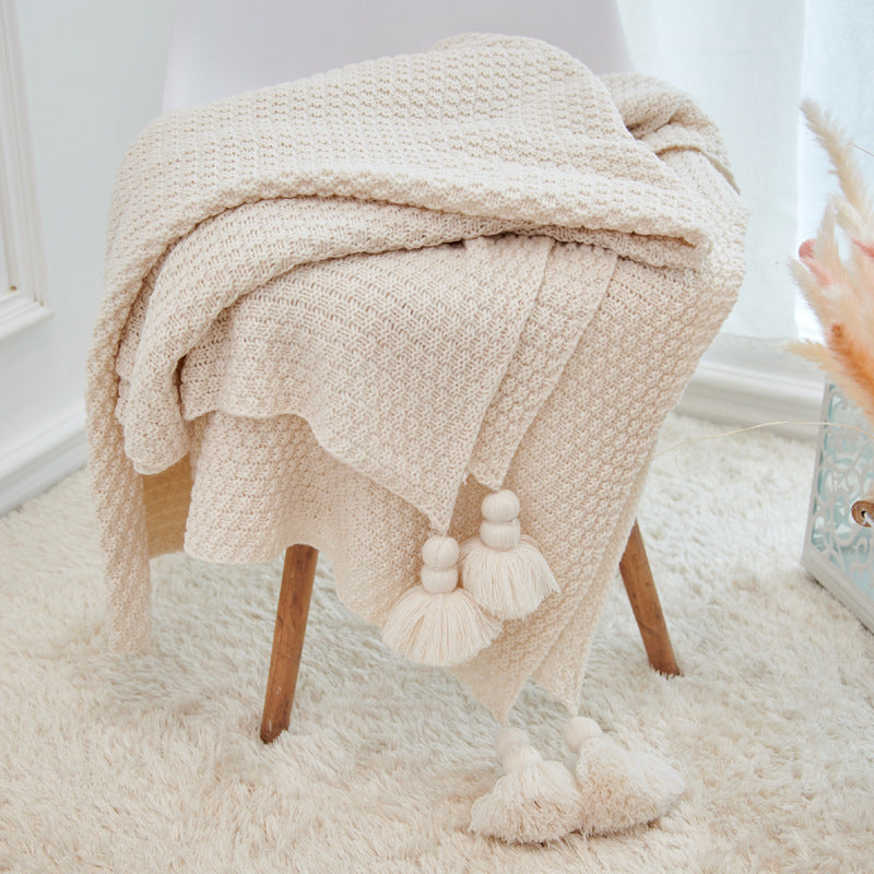 Pineapple pendant blanket
Fringed baby throw
