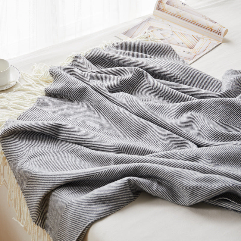 Woven jacquard throw
Wave pattern sofa blanket