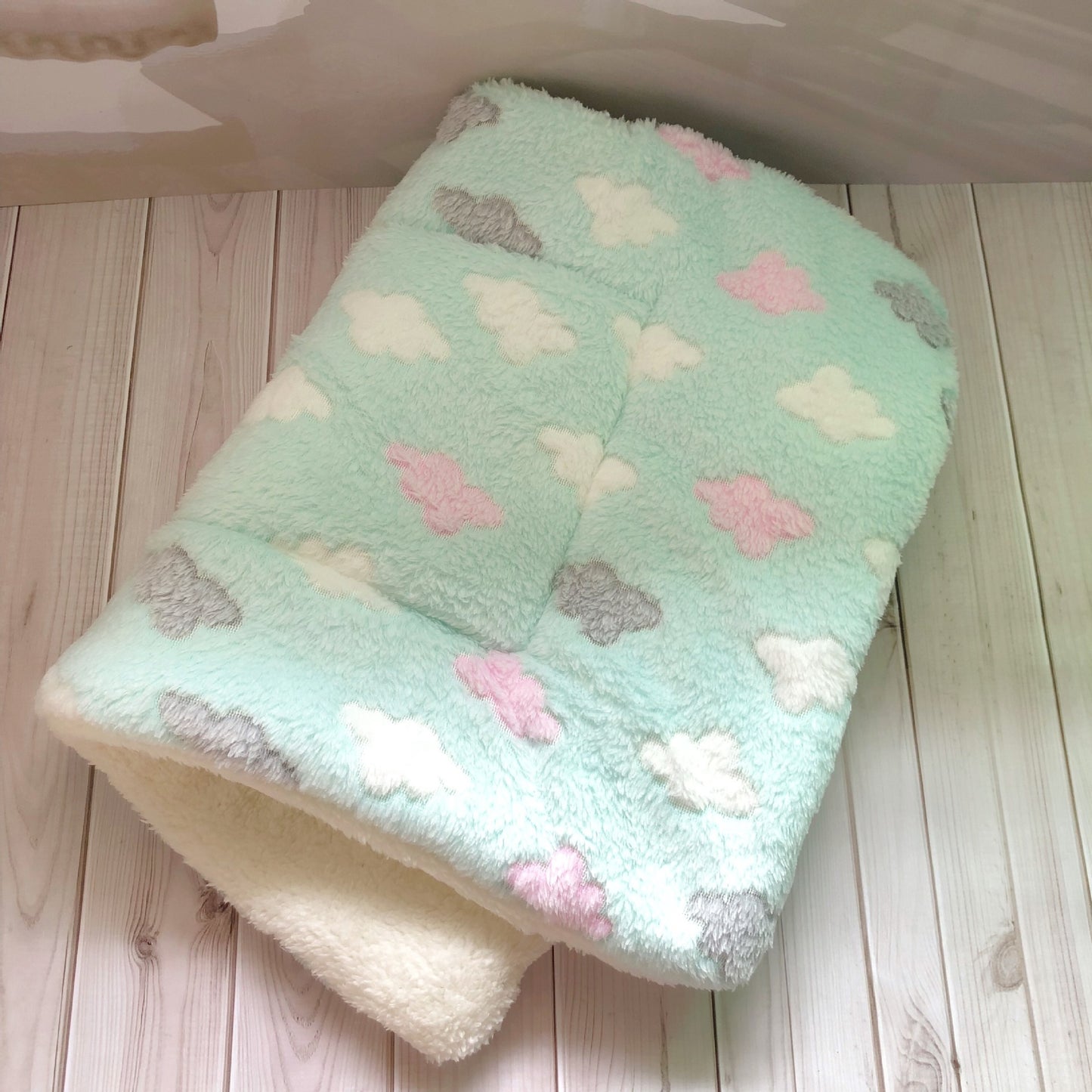 Thick dog blanket
Soft cat blanket