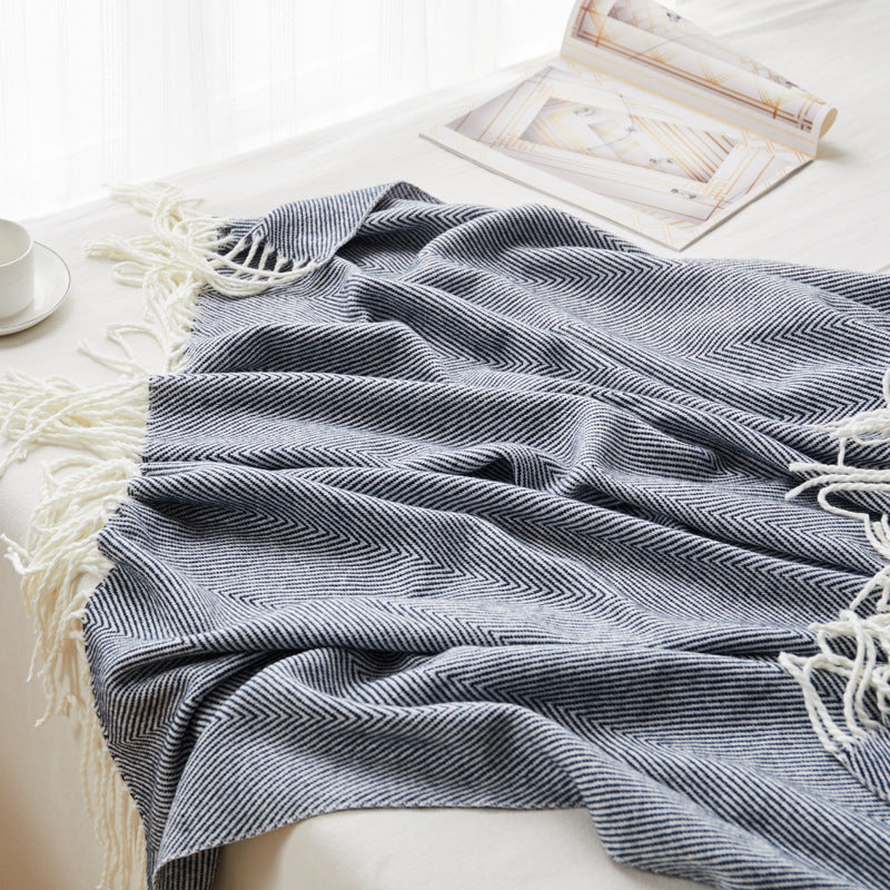 Woven jacquard throw
Wave pattern sofa blanket