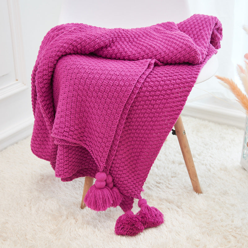 Pineapple pendant blanket
Fringed baby throw