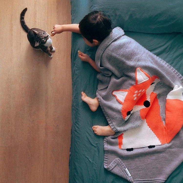 Knitted children’s blanket

Baby holding blanket