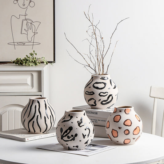 simple household vase

