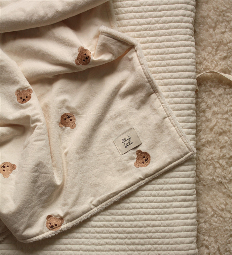 Soft fluffy baby blanket

Half velvet baby blanket