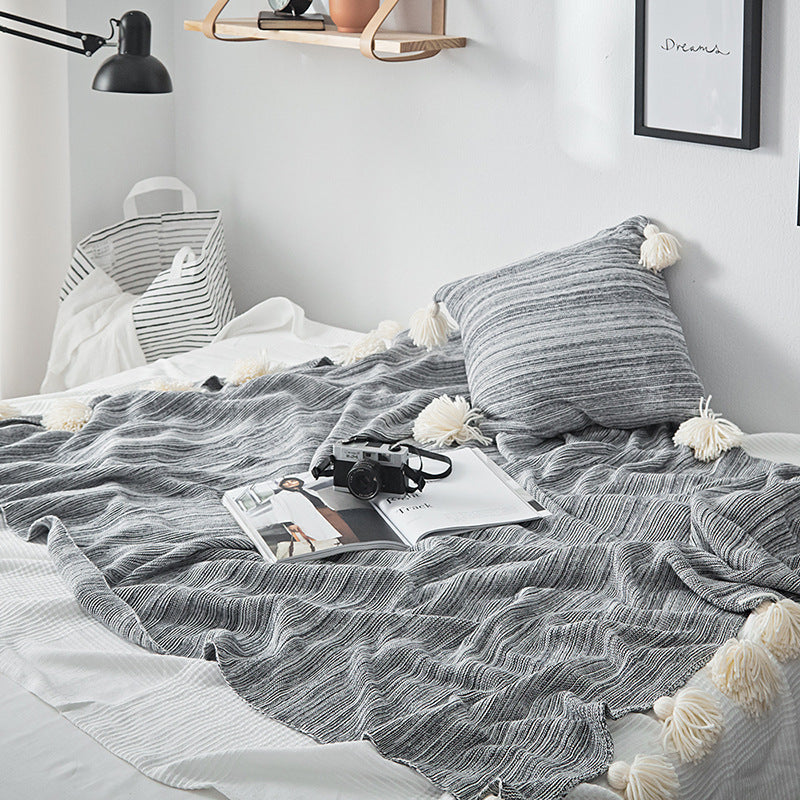 Sofa cover throw blanket

Pom-pom knit throw

