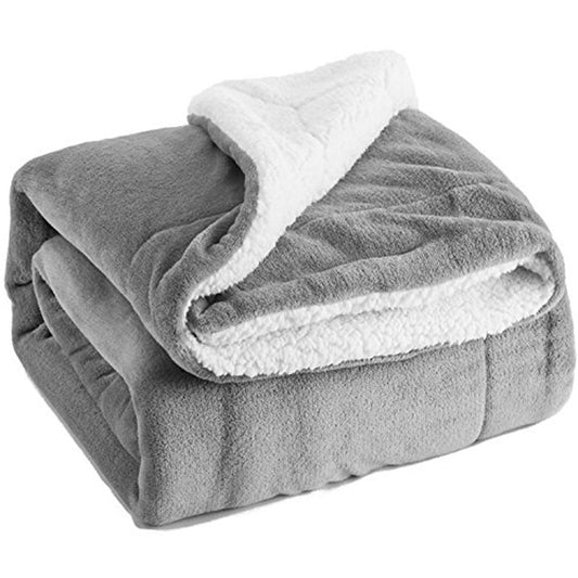 Fleece winter throw

Cozy sherpa bed blanket
