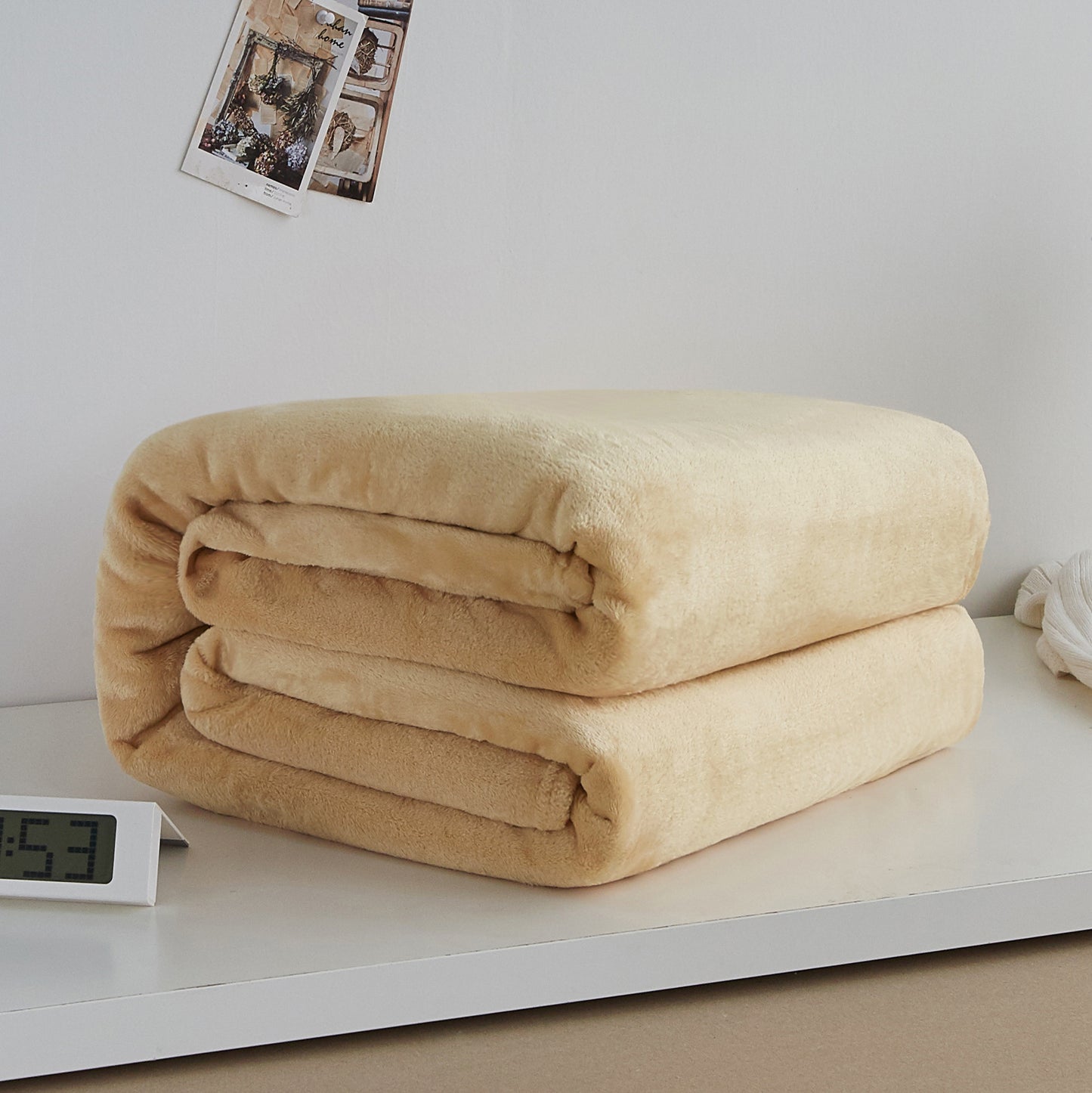 Soft fleece throw

Cozy bed and sofa blanket
