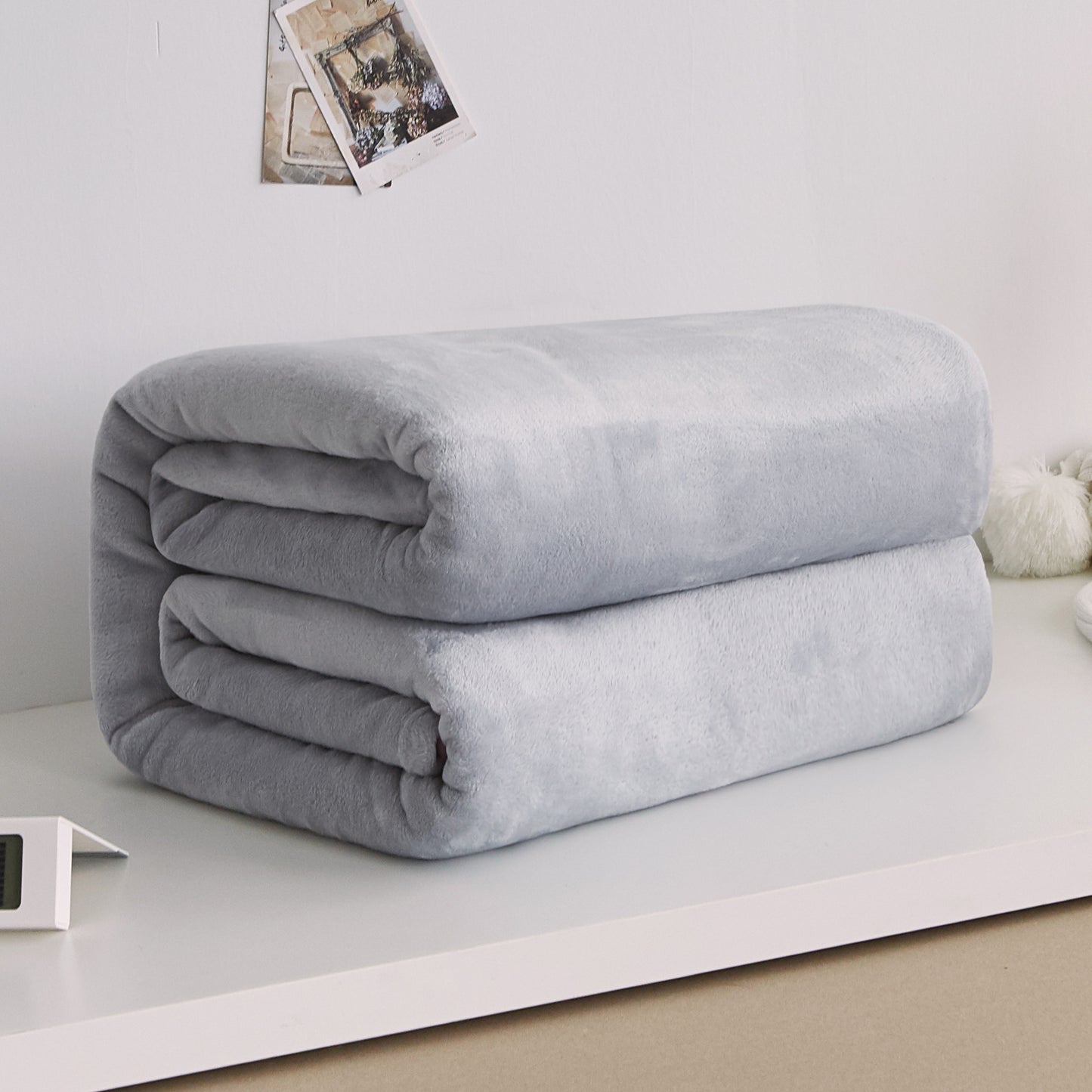 Soft fleece throw

Cozy bed and sofa blanket