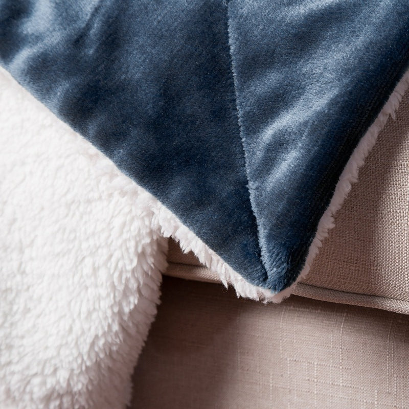 Fleece winter throw

Cozy sherpa bed blanket
