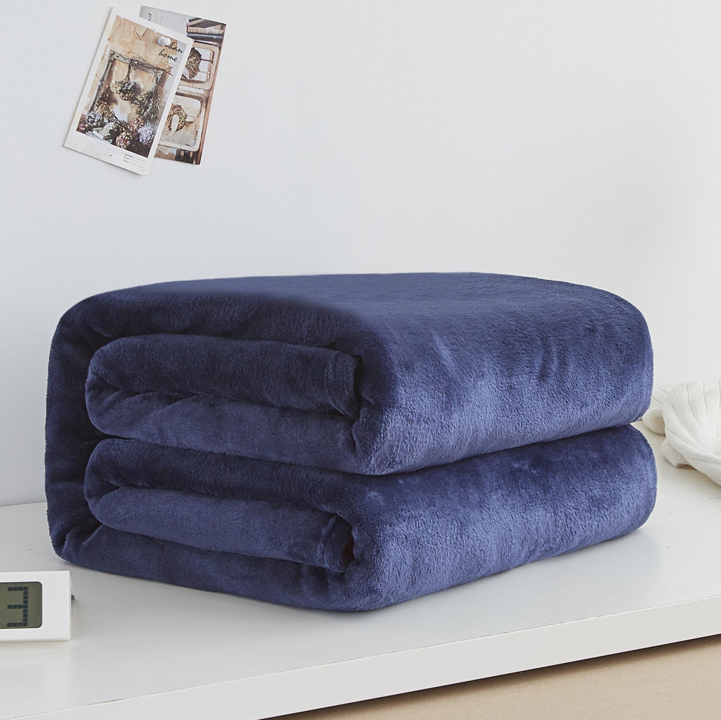 Soft fleece throw

Cozy bed and sofa blanket