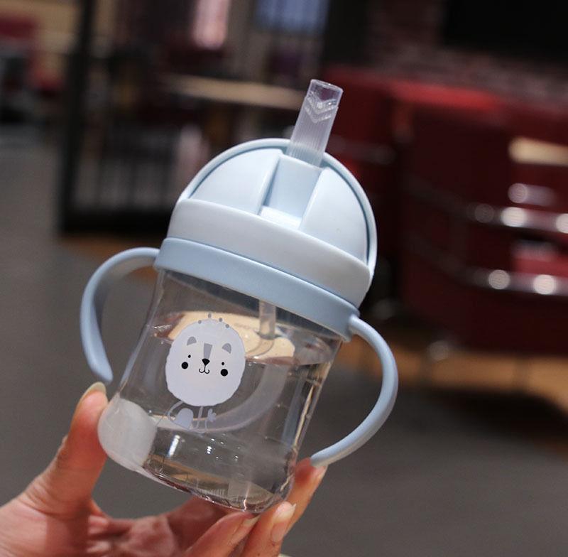 Leak-proof baby cup

Duckbill drinking cup