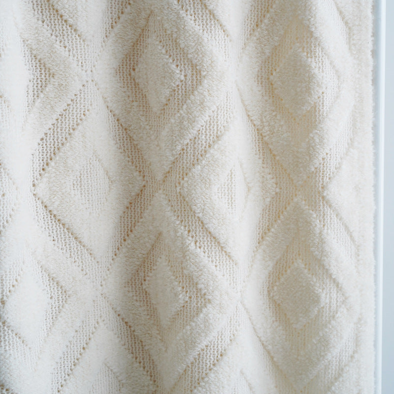 Bed tail throw blanket

Autumn winter bed towel