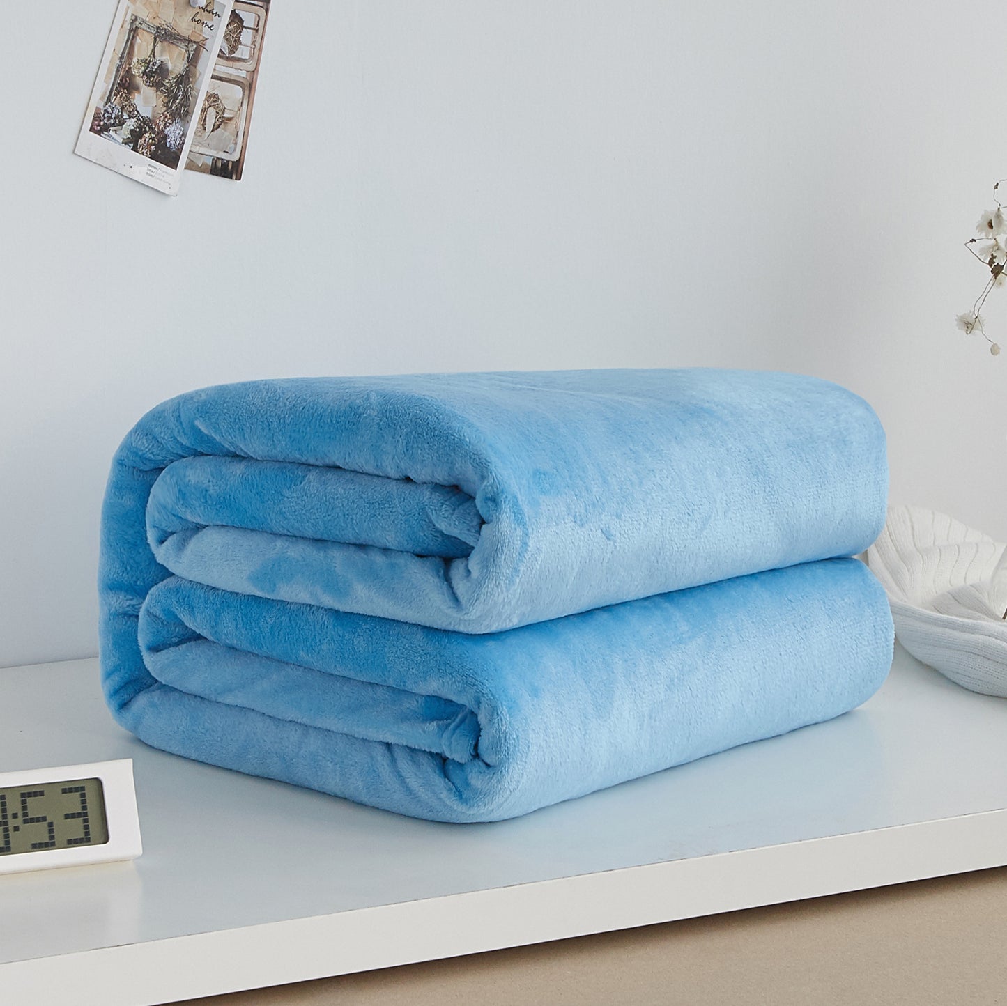 Soft fleece throw

Cozy bed and sofa blanket