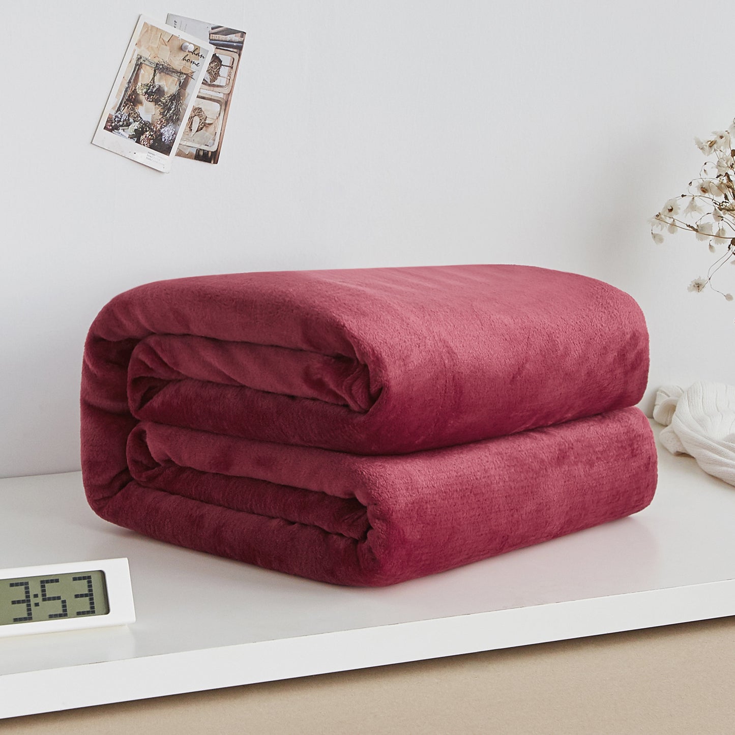 Soft fleece throw

Cozy bed and sofa blanket