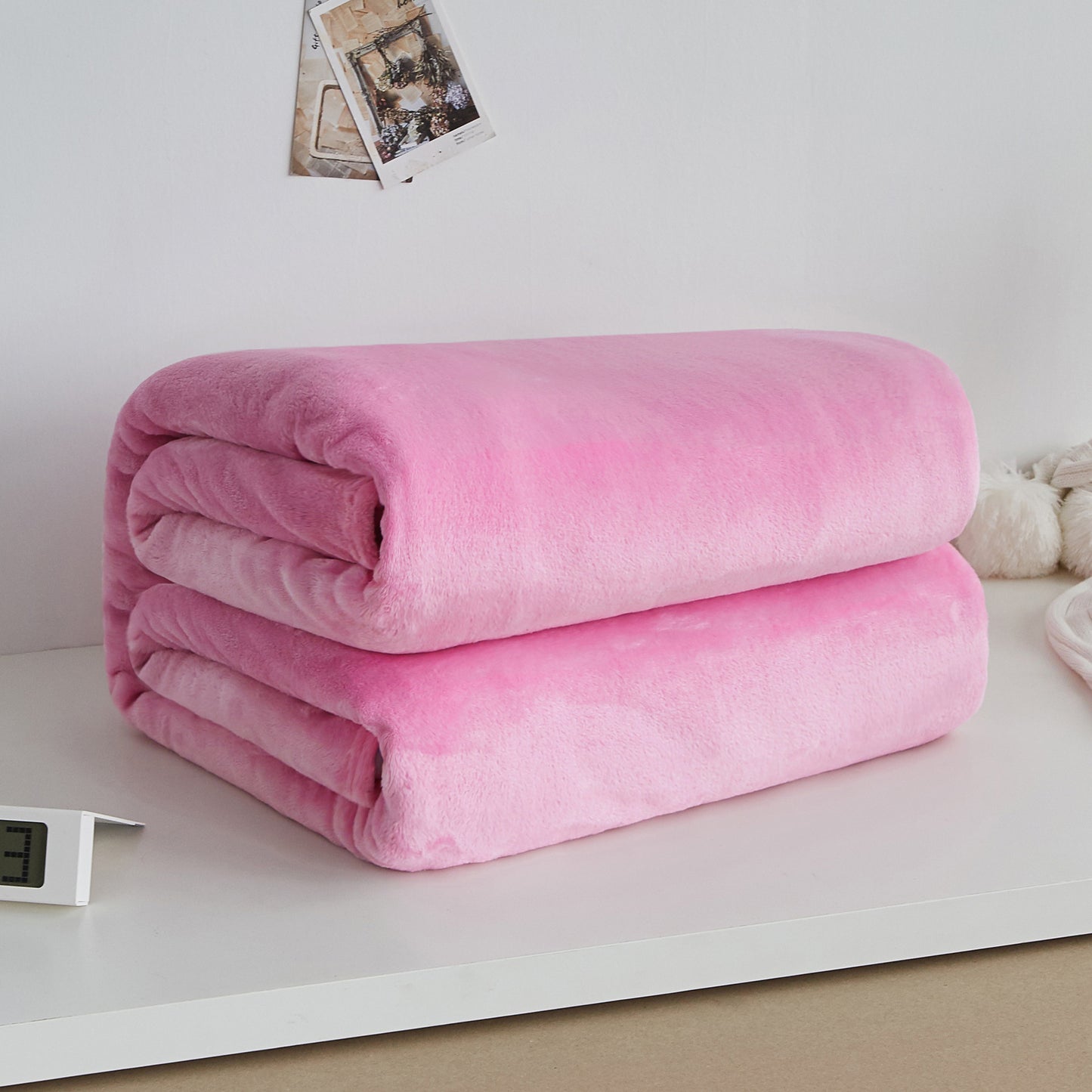 Soft fleece throw

Cozy bed and sofa blanket