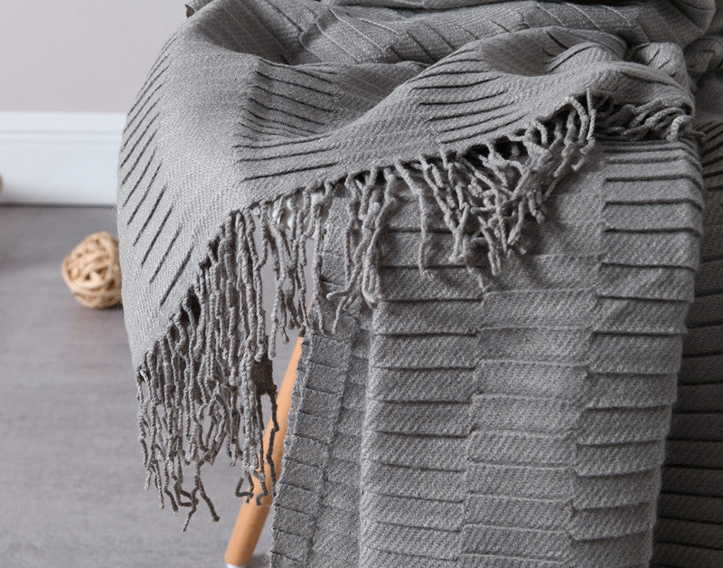 Minimalist wool throw

Cozy bed and sofa blanket