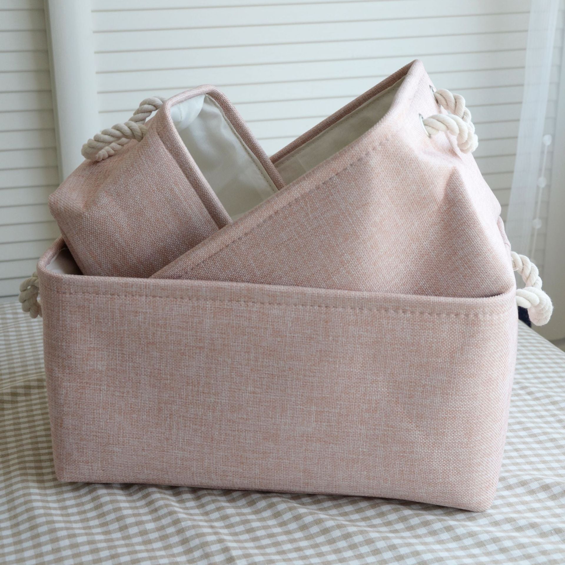 Fabric storage basket


