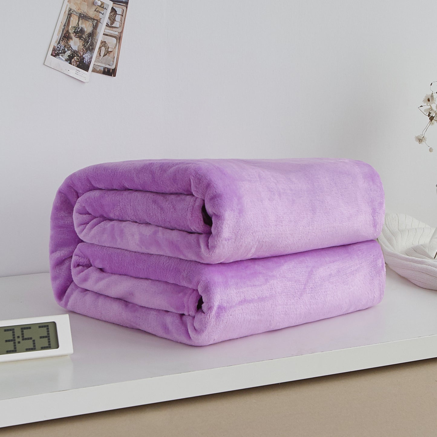 Soft fleece throw

Cozy bed and sofa blanket