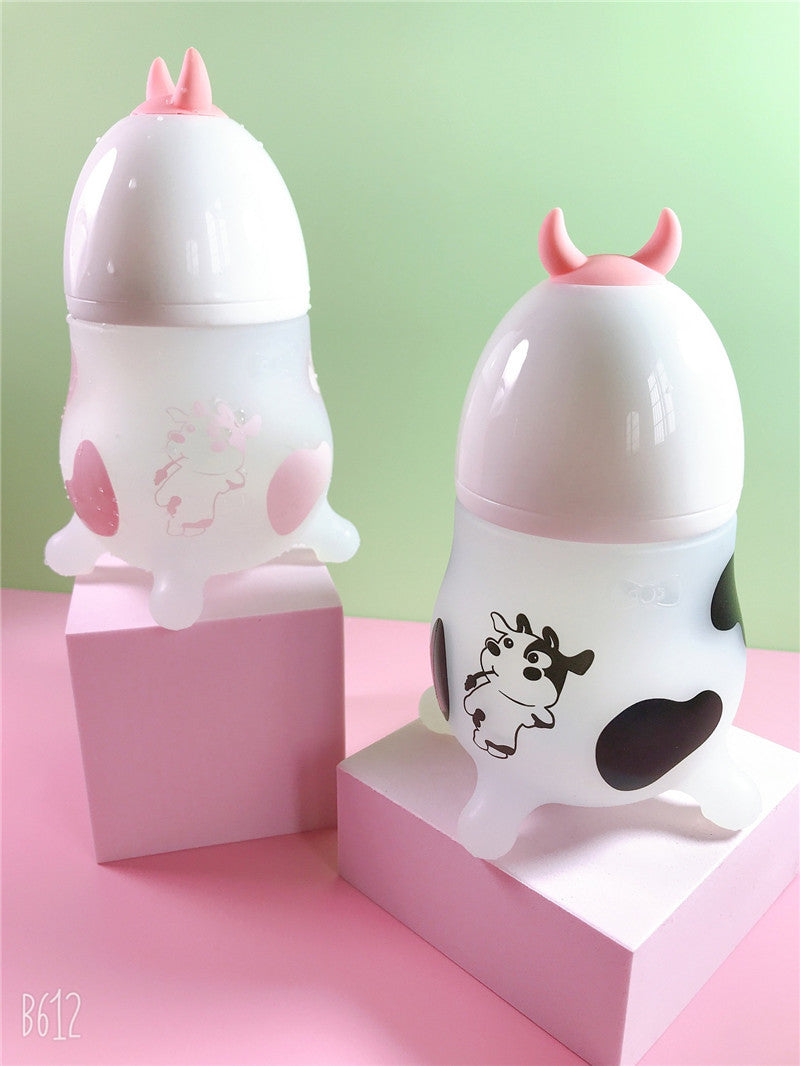 Silicone feeding bottle

Easy pour baby bottle