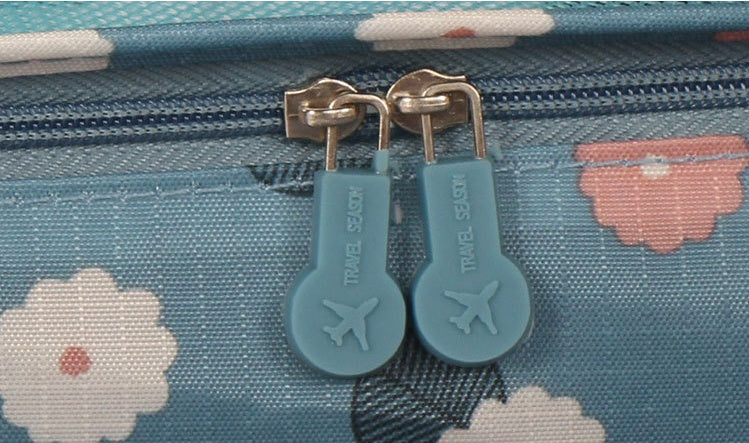 Travel clothes storage bags

