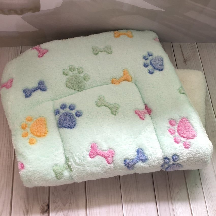 Thick dog blanket

Soft cat blanket