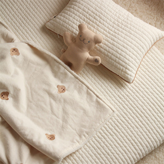 Soft fluffy baby blanket

Half velvet baby blanket