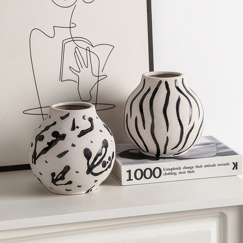 simple household vase

