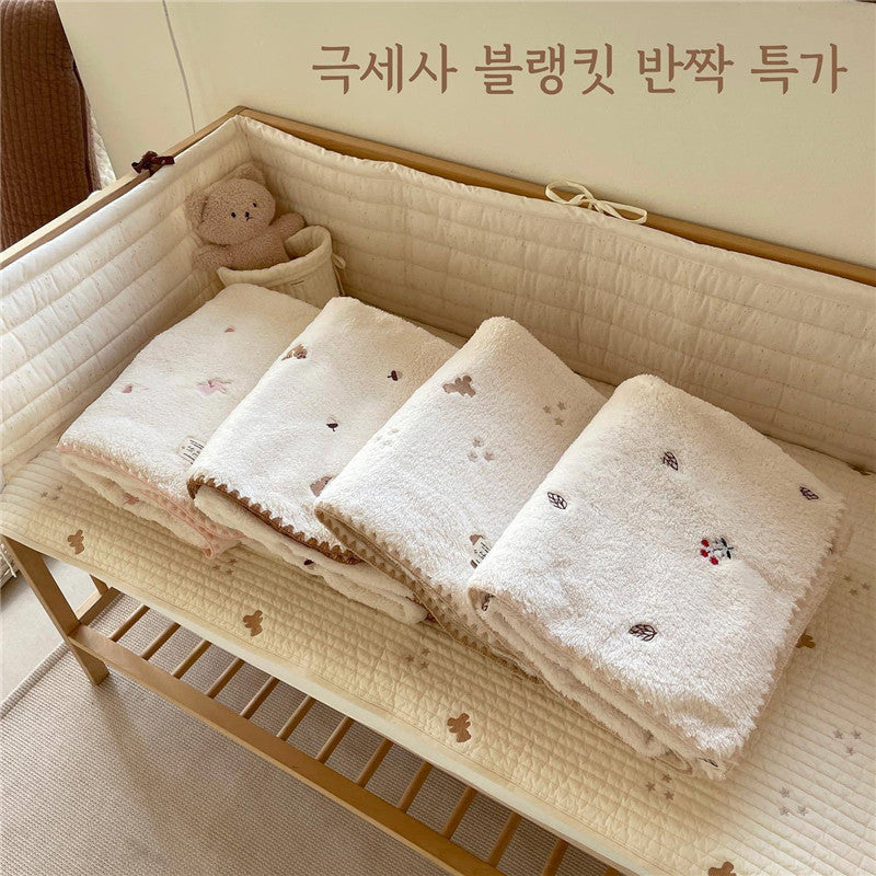 Velvet baby blanket

Baby nap blanket

