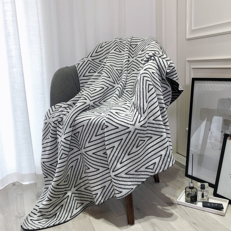Knitted woollen throw

Scandinavian style blanket