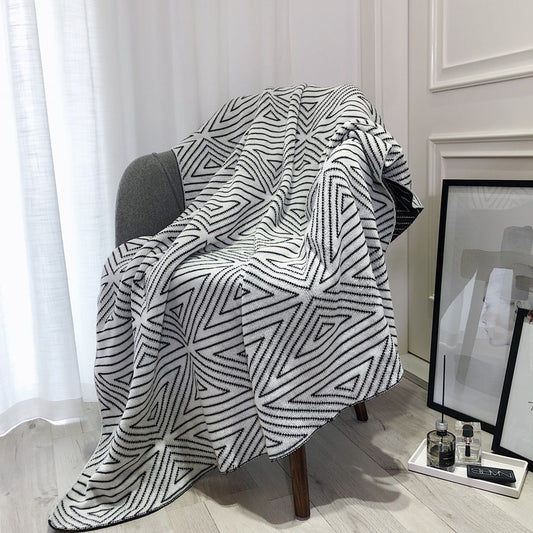 Knitted woollen throw

Scandinavian style blanket