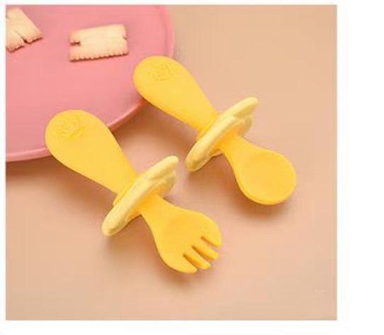 Short handle kids utensils

Baby feeding spoon fork