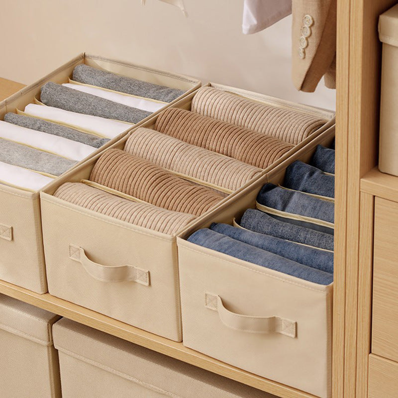 Foldable storage box


