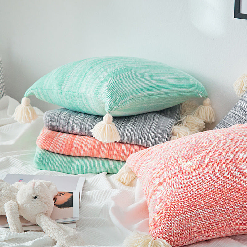 Sofa cover throw blanket

Pom-pom knit throw

