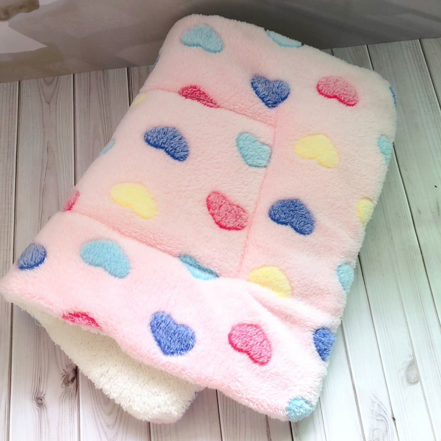 Thick dog blanket

Soft cat blanket