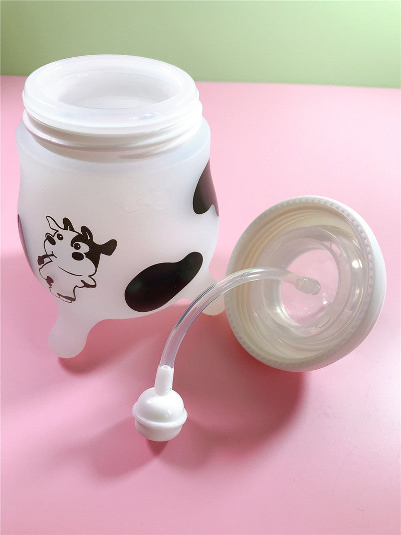 Silicone feeding bottle

Easy pour baby bottle