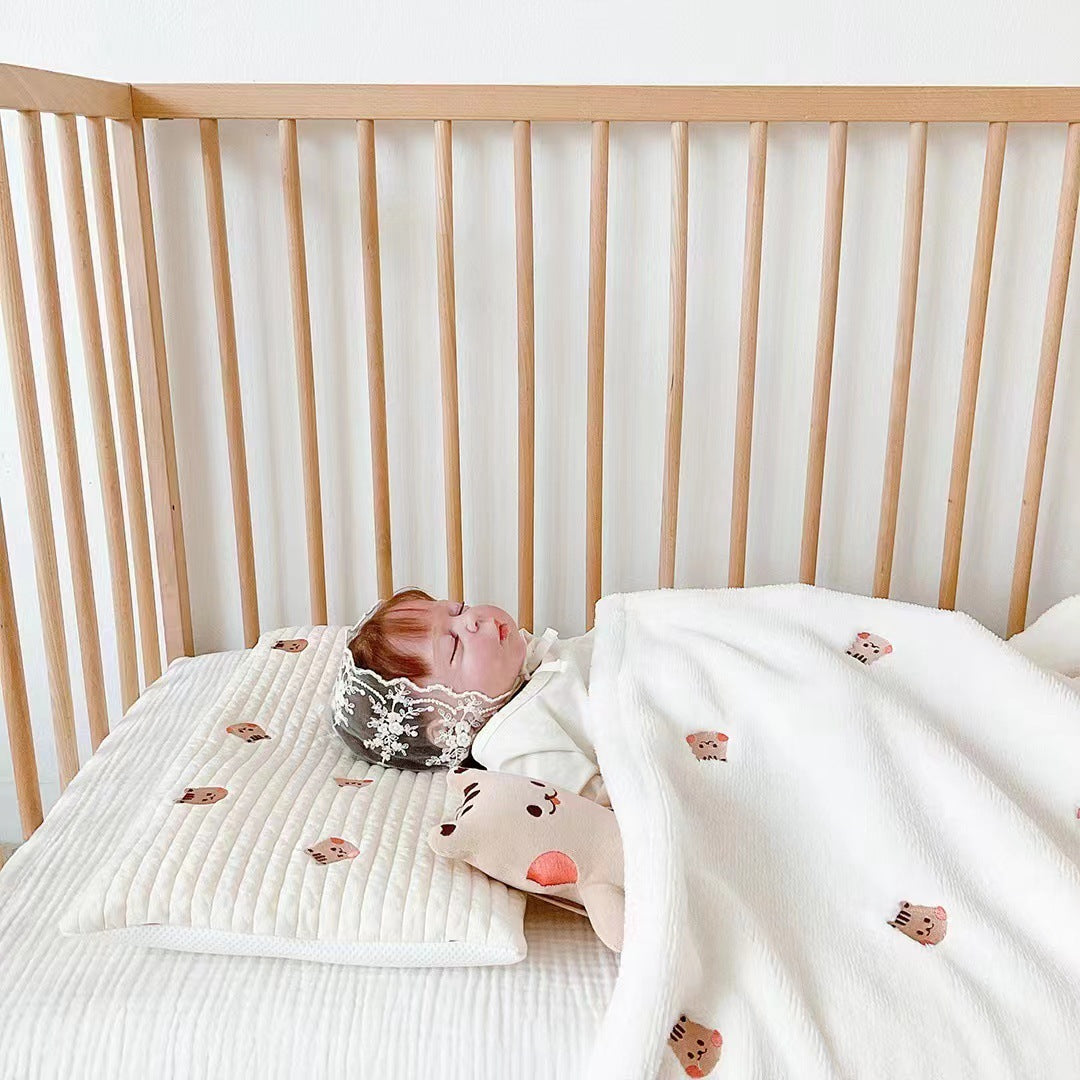Soft baby blanket

Cozy infant blanket
