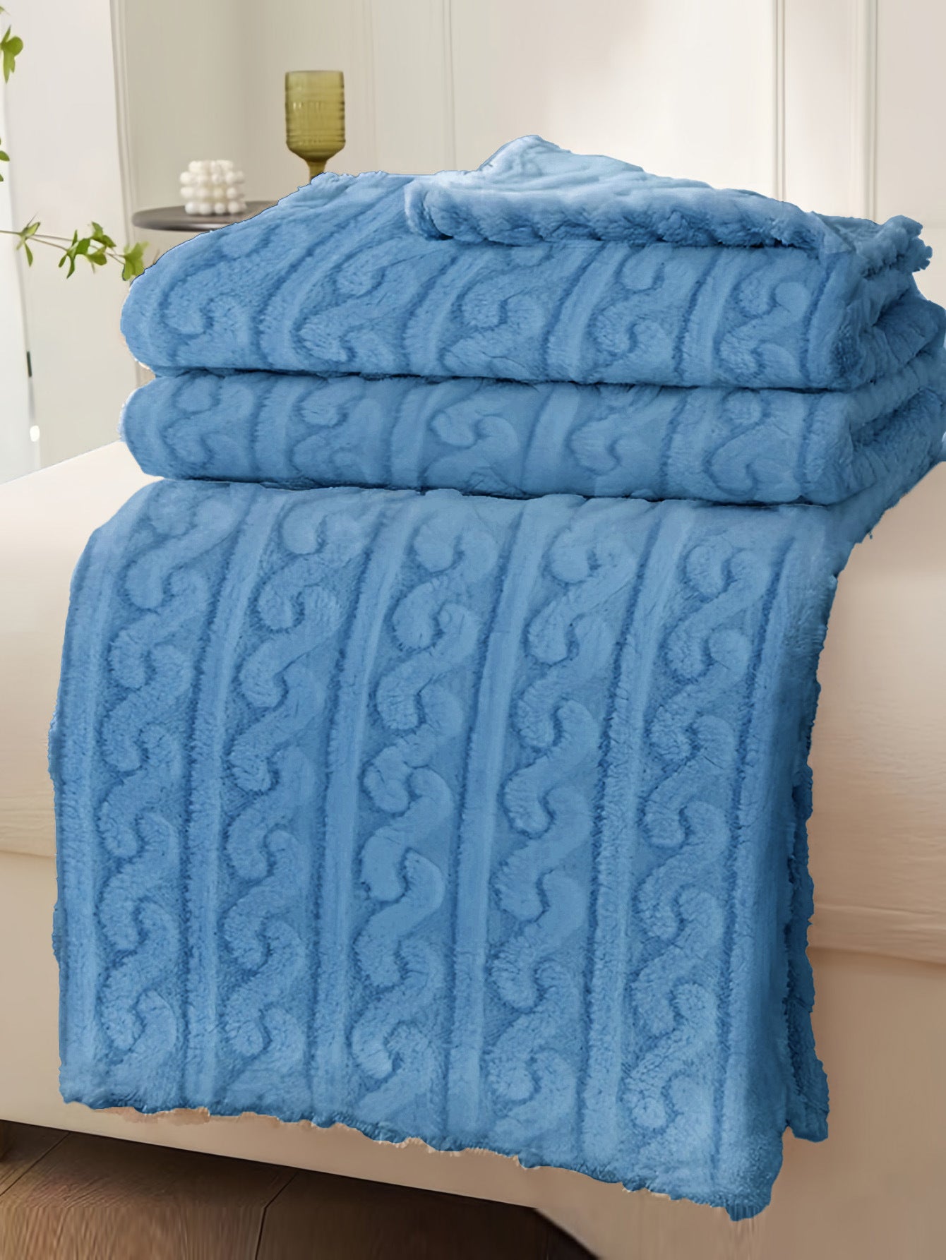 Water-absorbing baby blanket

Soft thick baby blanket


