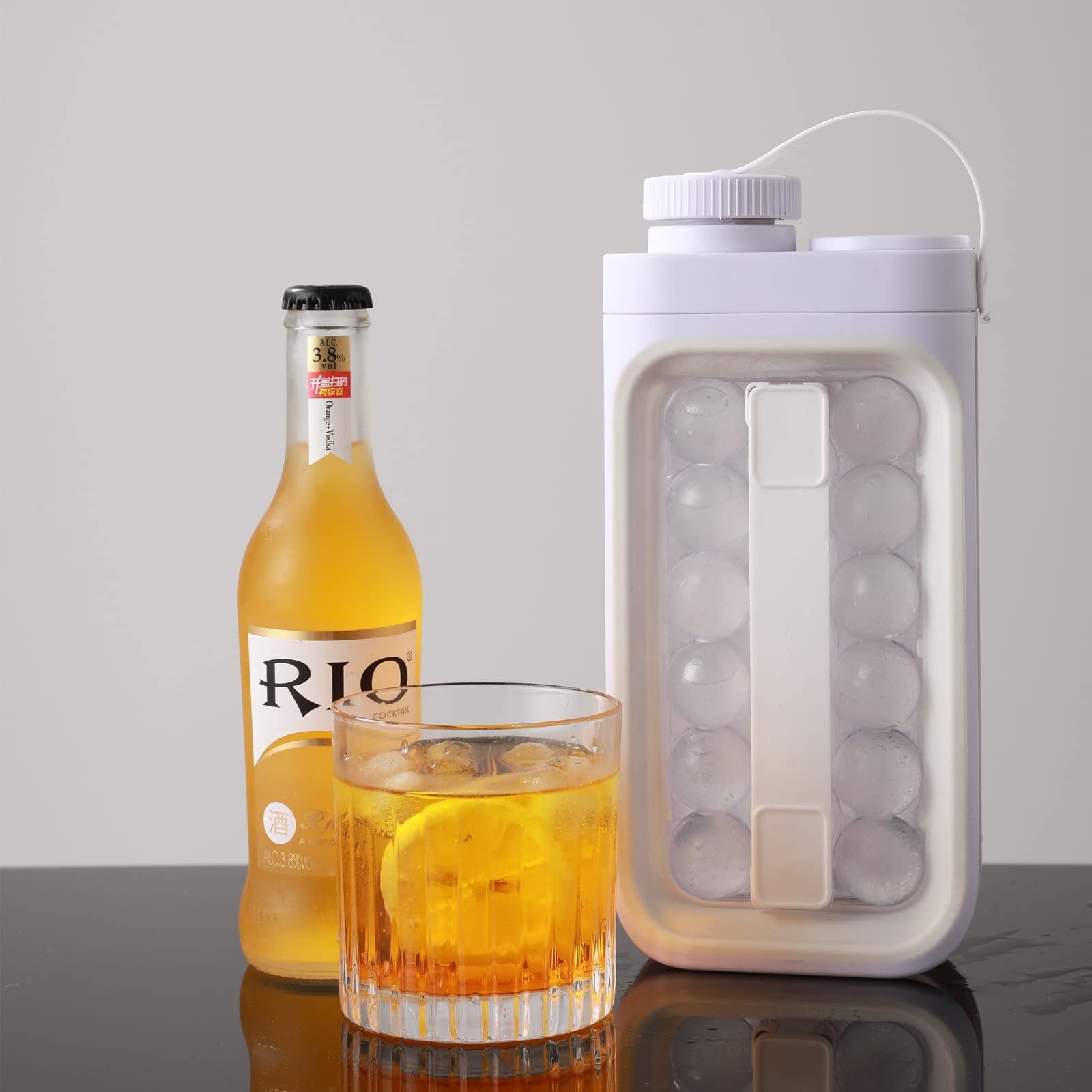 Portable ice ball kettle with quick release for summer drinks.