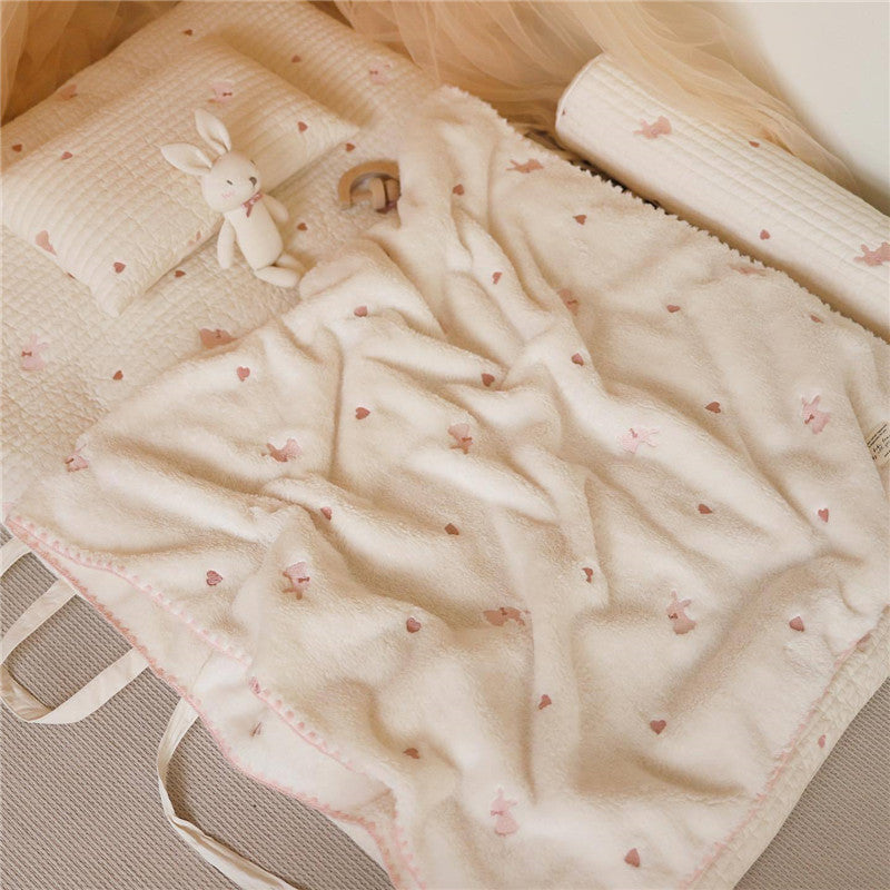 Velvet baby blanket

Baby nap blanket

