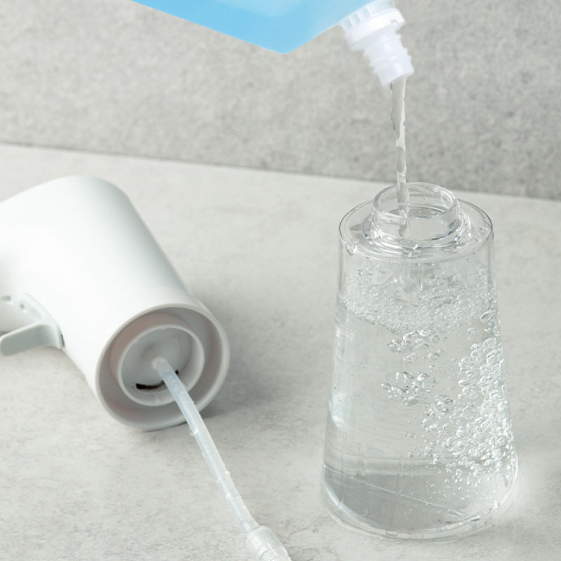 Flat soap pump