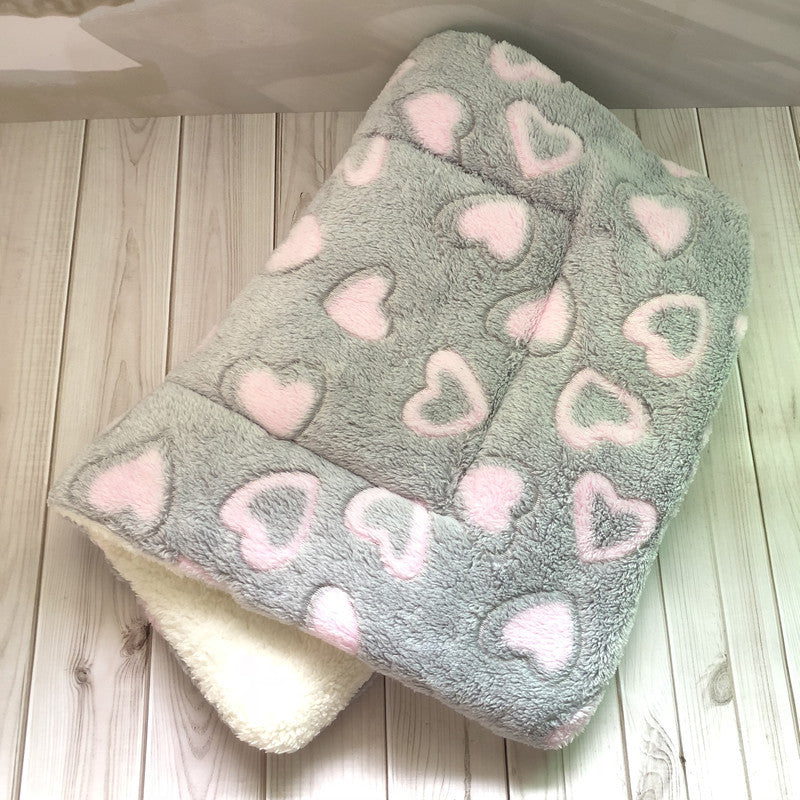 Thick dog blanket

Soft cat blanket