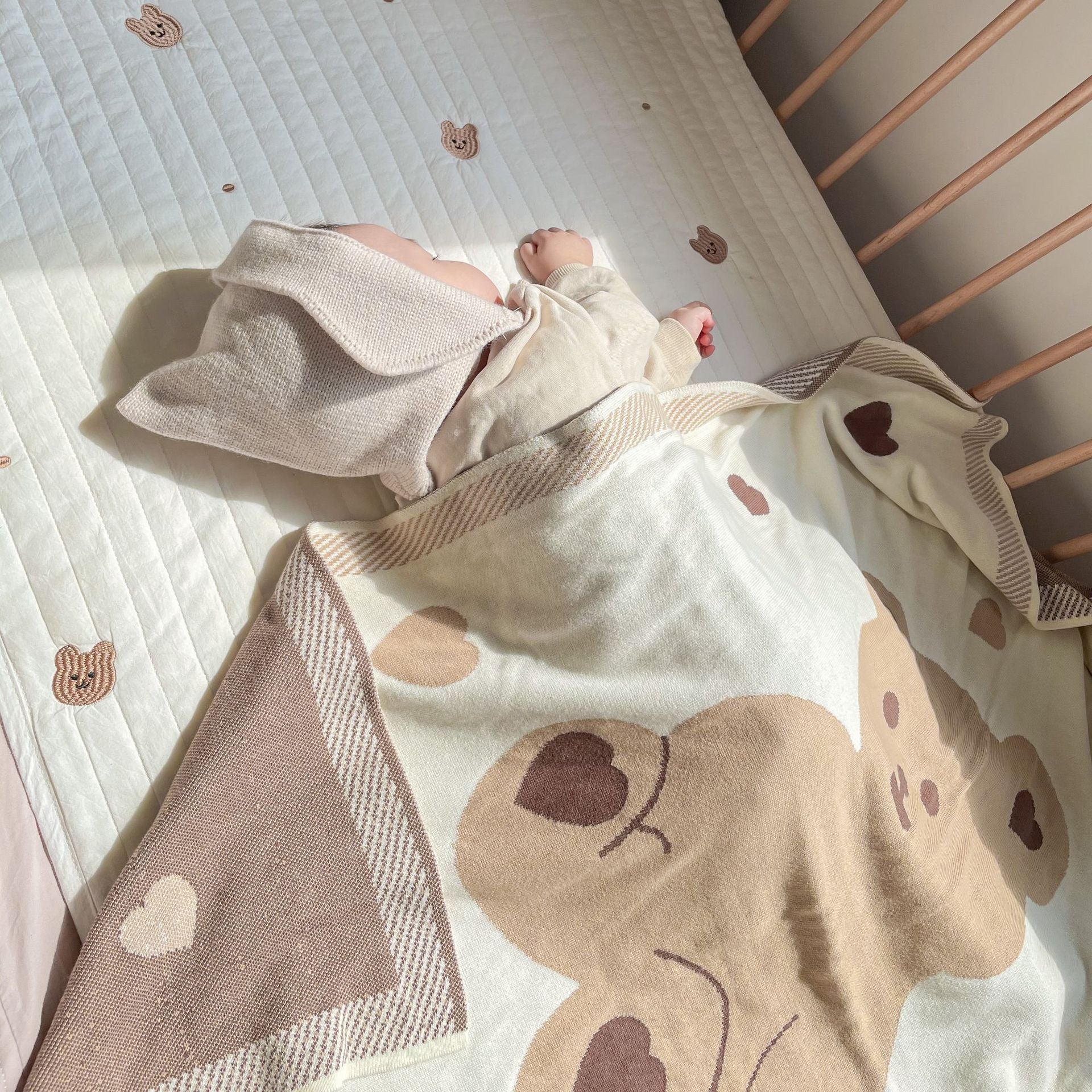 Warm knitted baby blanket

Stroller baby blanket