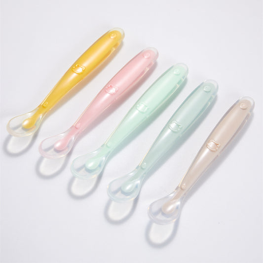 Baby food supplement spoon

Infant feeding spoon


