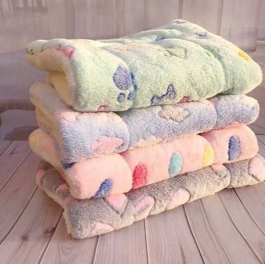 Thick dog blanket

Soft cat blanket