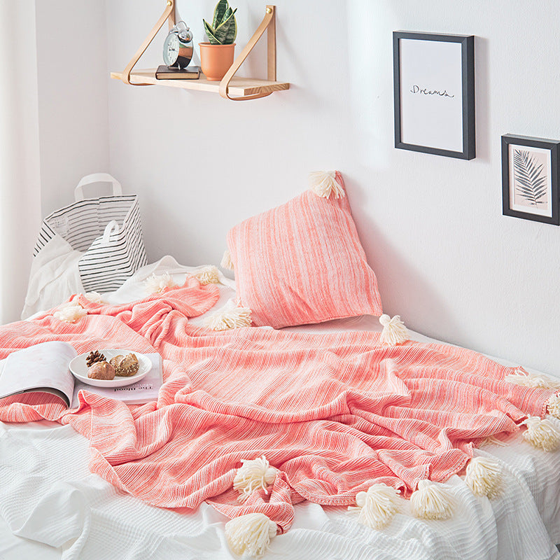 Sofa cover throw blanket

Pom-pom knit throw

