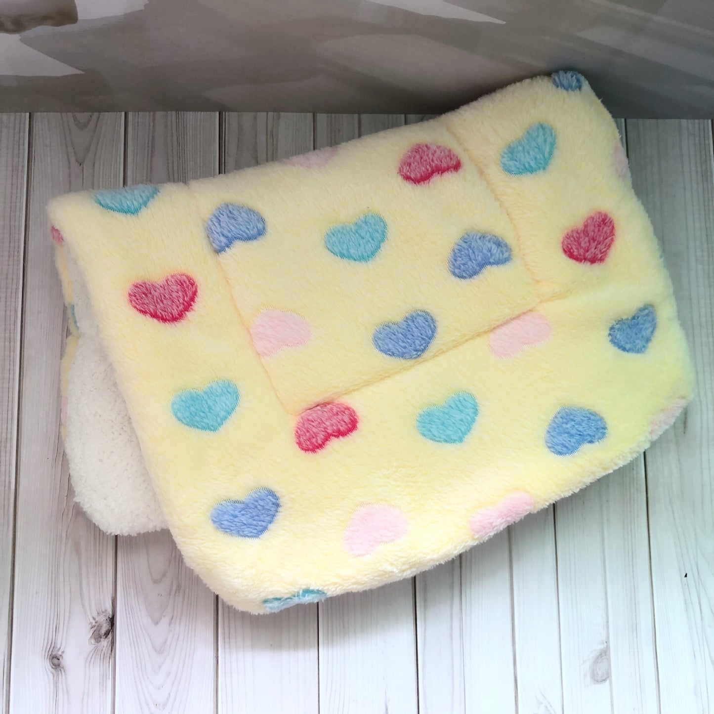 Thick dog blanket

Soft cat blanket