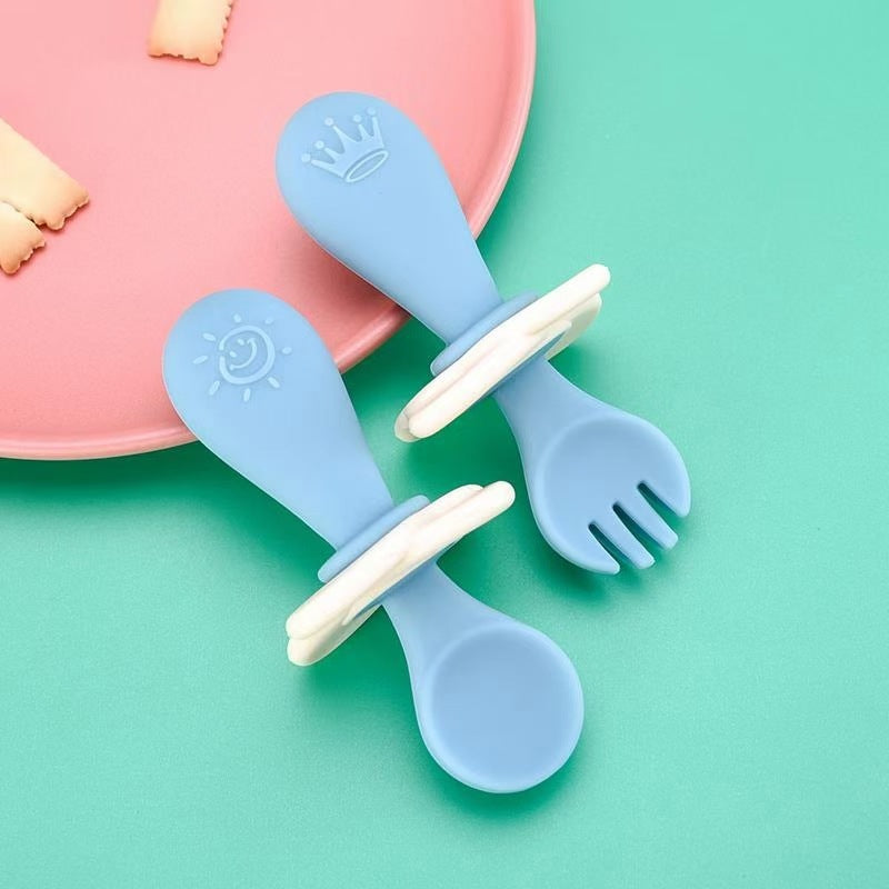 Short handle kids utensils

Baby feeding spoon fork