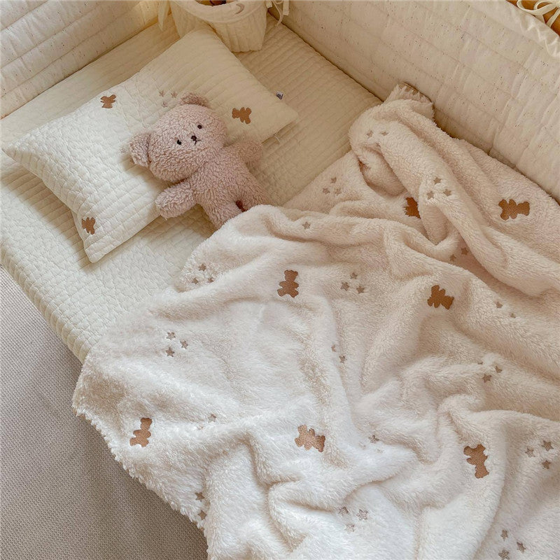 Velvet baby blanket

Baby nap blanket

